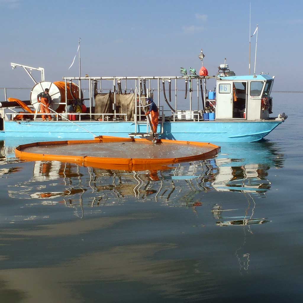 Tàu gặt đập lưới Artemia